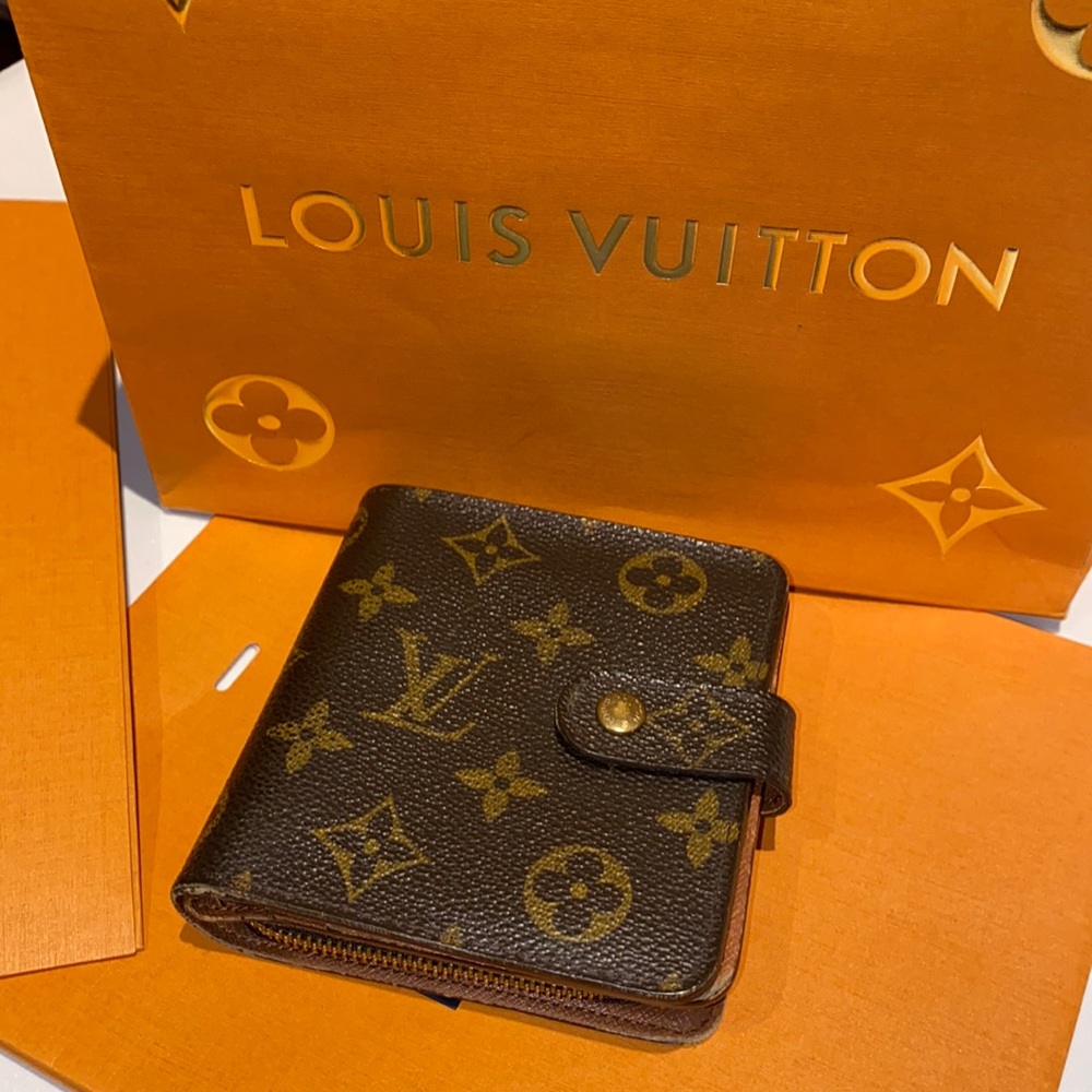 Auth Louis Vuitton Paris monogram compact zip bifold wallet leather interior - Picture 3 of 14